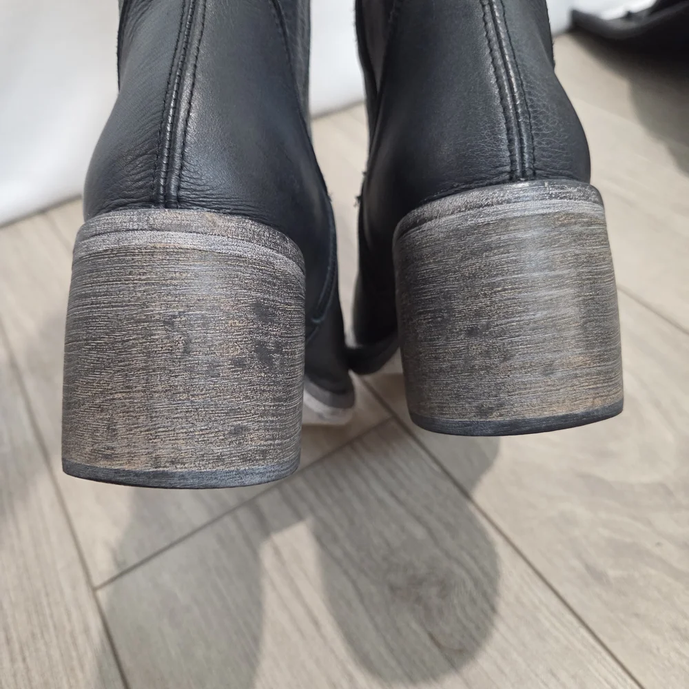 FREE PEOPLE Essential Boots 36 / 6 Washed Out Black Leather Tall Block Heel Boho - Picture 11 of 16